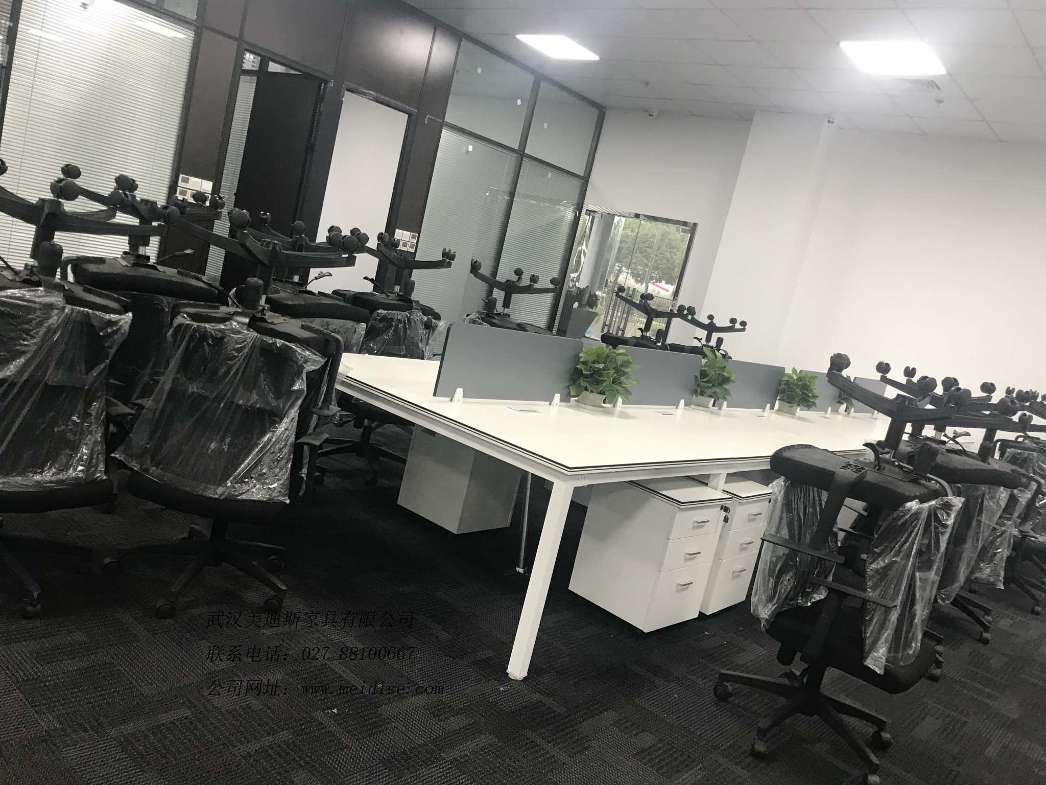 屏風(fēng)卡位2.jpg 屏風(fēng)卡位2.jpg