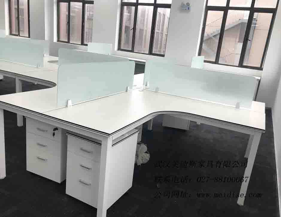 屏風(fēng)卡位.jpg 屏風(fēng)卡位.jpg